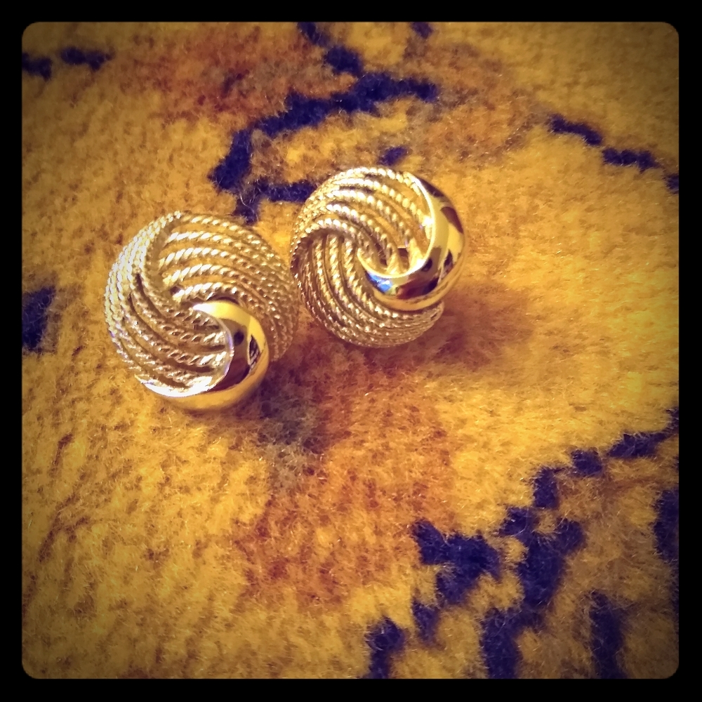 Silver swirl earrings